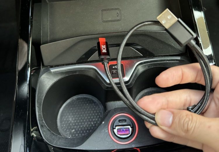 步驟1-車機連接供電 內附 USB-A 線